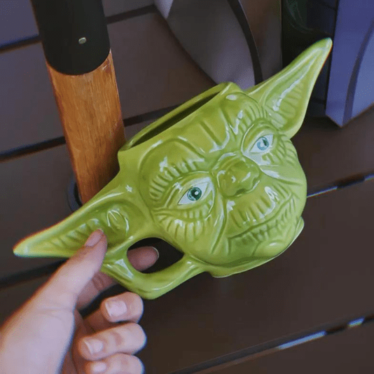 Caneca Formato 3d Mestre Yoda Star Wars 400ml 
