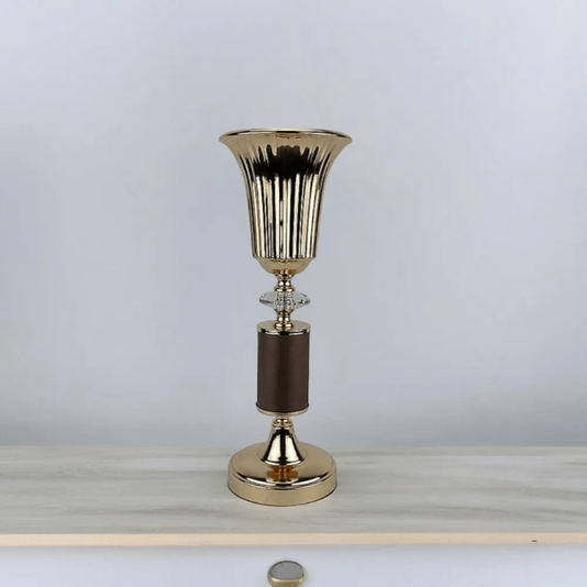 Castiçal Em Metal Decorativo Dourado Com Pedra