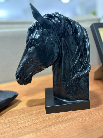 Escultura Aparador Cavalo De Livros Em Resina Preto