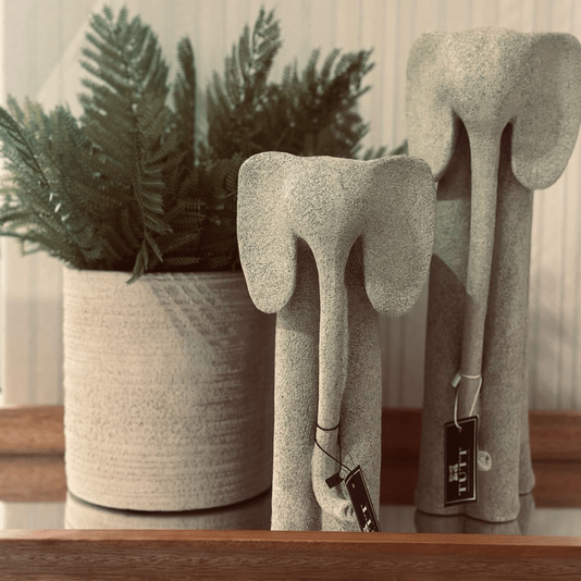 Escultura Elefante Pernudo Em Polirresina 28,5cm