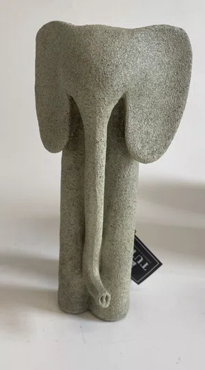 Escultura Elefante Pernudo Em Polirresina 28,5cm