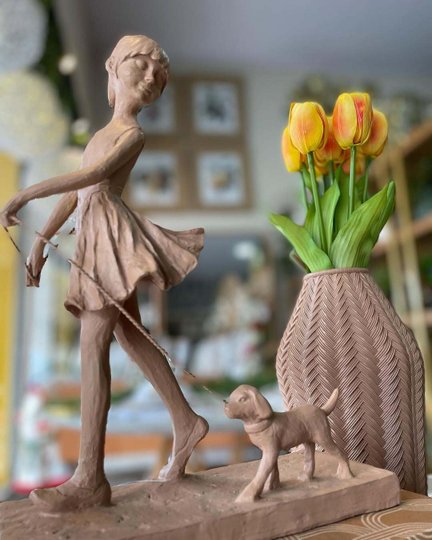 Escultura Estatua de Resina Menina e Cachorro 26cm x 19,5cm