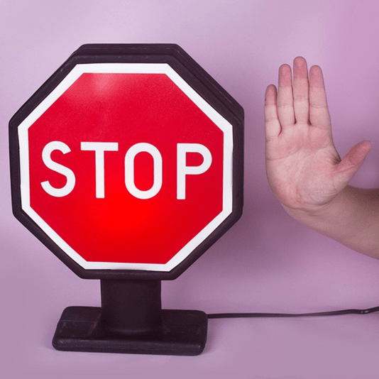 Luminária Abajur Placa Stop Com Lâmpada Led