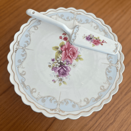 Prato Para Bolo Boleira Mon Chéri Com Pé e Espátula 26x10,5cm