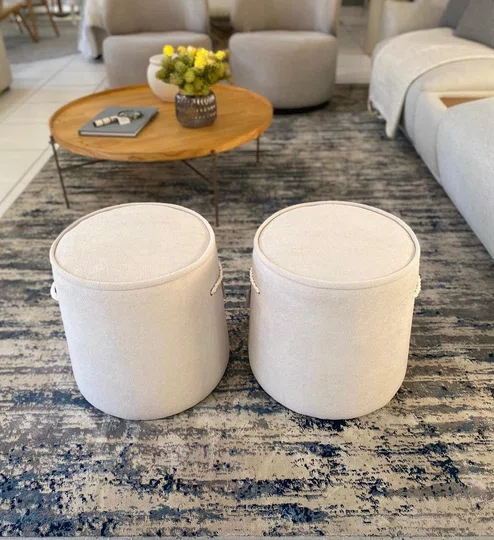 Puff Decorativo Dallas Bouclê Off-White Com Alça Lateral