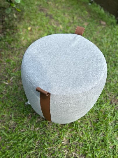 Puff Decorativo Toulon Cinza Tec 2186 Com Alça Couro 50cm
