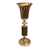 Castiçal Em Metal Decorativo Dourado Com Pedra