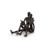 Escultura Casal Lendo Livro em Metal Preto Mart