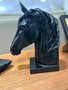 Escultura Aparador Cavalo De Livros Em Resina Preto