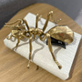 Escultura De Formiga Decorativa Em Resina Dourada