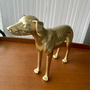 Escultura Decorativa Cachorro Em Poliresina Dourado G